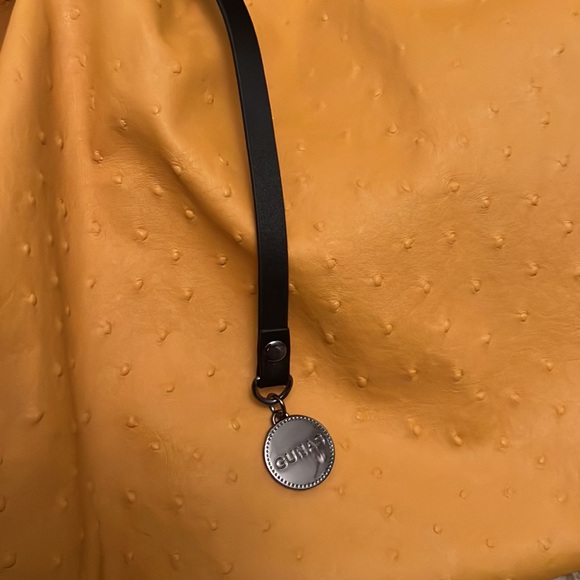 GUNAS - Picture 3 of 6